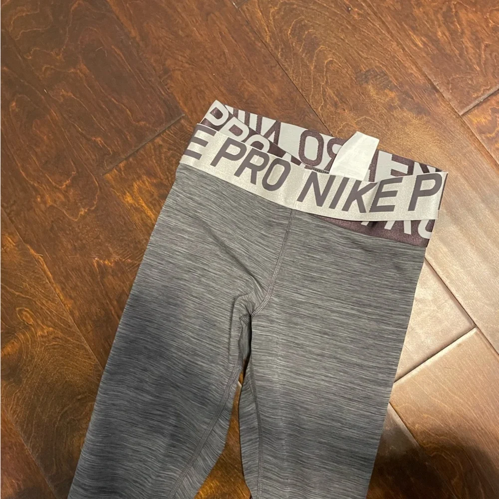 Nike Pro Leggings - Picture 2 of 5